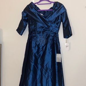 Teri Jon Sapphire size 8